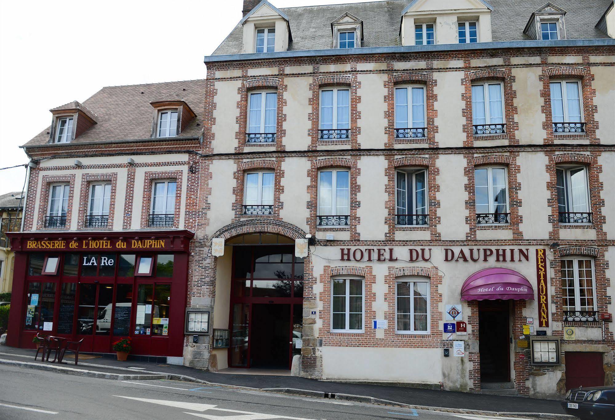 Brit Hotel Du Dauphin L'Aigle Exterior photo